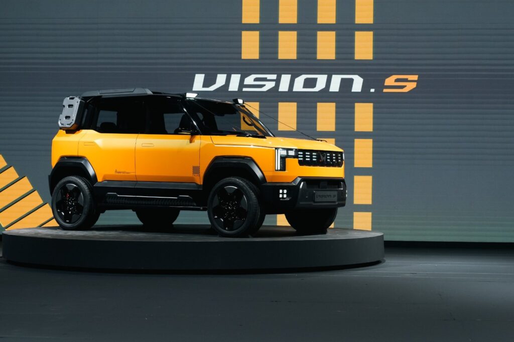 Mahindra Vision S