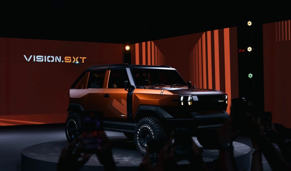 Mahindra Vision SXT